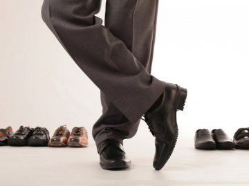 Луцьким муніципалам куплять парадні туфлі на 120 тисяч гривень