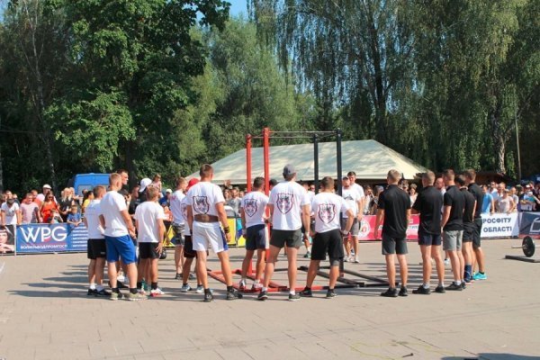 Луцькі патрульні взяли участь у змаганнях з кросфіту. ФОТО