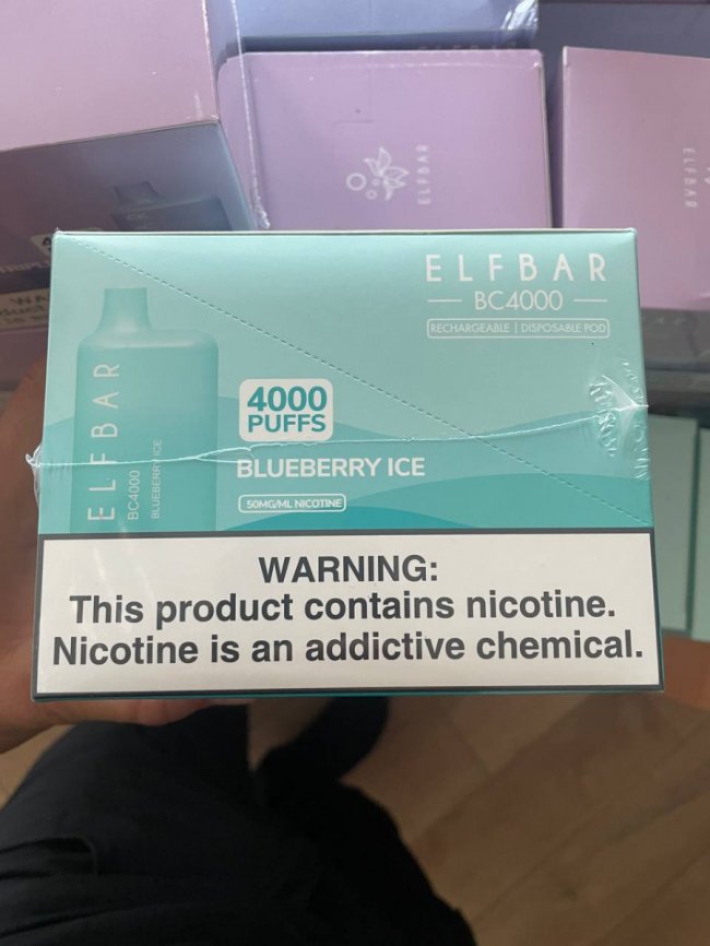 Заховали у спальні мішки та ковдри: на «Ягодині» у водіїв-далекобійників вилучили 400 коробок електронних сигарет 