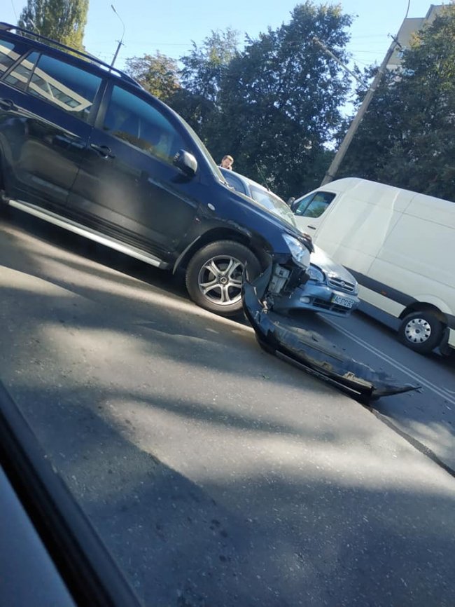 У Луцьку зіткнулися дві автівки. ФОТО