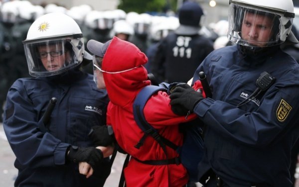 Масові заворушення в Туреччині: двоє людей загинули, тисячу затримали. ФОТО