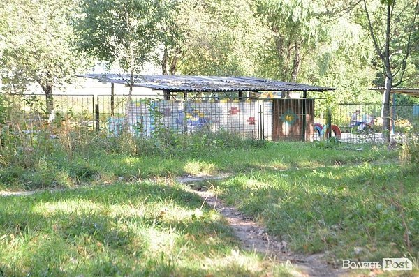 Луцький парк перетворився на смітник, бо нікому доглядати. ФОТО