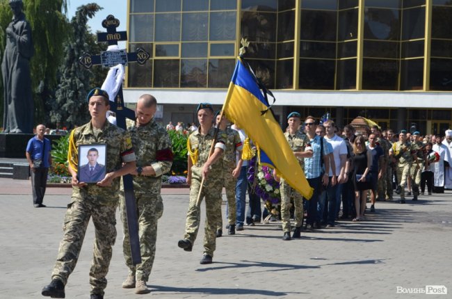 Як у Луцьку прощалися з Героєм Андрієм Єлістратовим. ФОТО