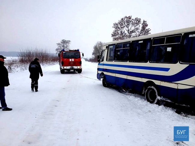 На Волині пасажирський автобус  злетів з дороги. ФОТО