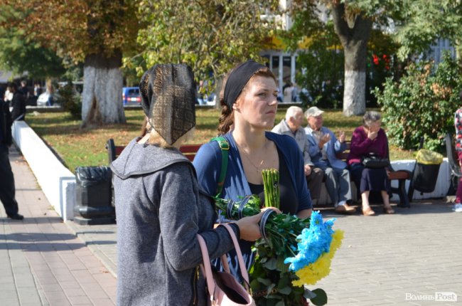 «Був сміливим, добрим і завжди допомагав»: у Луцьку попрощалися з Героєм Юрієм Лавренчуком. ФОТОРЕПОРТАЖ