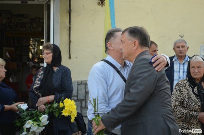 «Був сміливим, добрим і завжди допомагав»: у Луцьку попрощалися з Героєм Юрієм Лавренчуком. ФОТОРЕПОРТАЖ