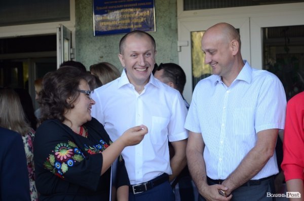 Перший дзвоник у луцьких школах. ФОТОРЕПОРТАЖ