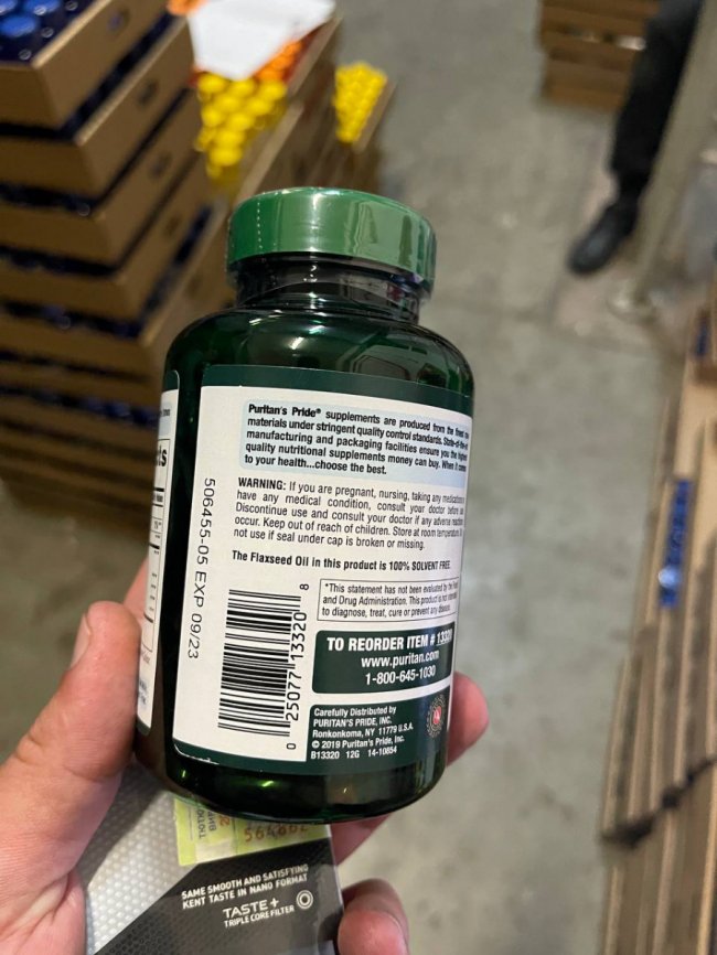 На волинській митниці  виявили майже 9 тисяч банок контрабандних дієтичних добавок