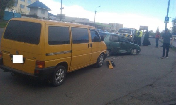Аварія у Луцьку: біля польського Консульства зіткнулися дві автівки. ФОТО