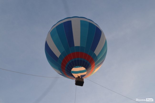 Гігантські кулі над вечірнім містом: у Луцьку – фестиваль «Aerosfera». ФОТО