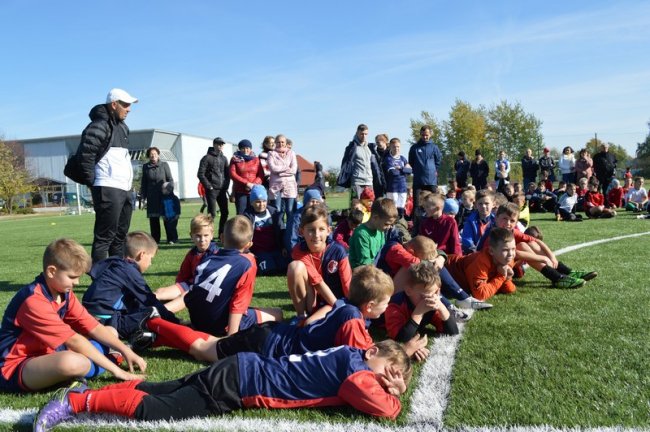 У Ковелі відкрили найбільше на Волині футбольне поле зі штучним покриттям. ФОТО