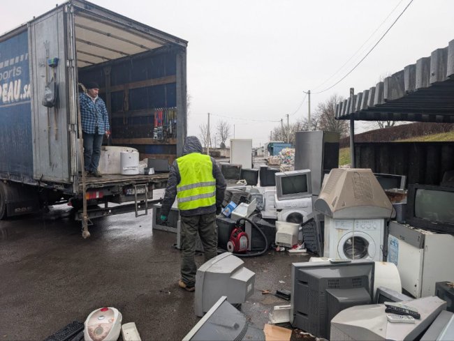 Лучани здали на утилізацію майже 3 тонни побутової техніки. ФОТО