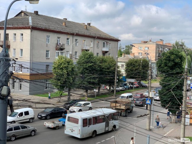 Луцьк стоїть у заторах через надзвичайну ситуацію на Театральному майдані 