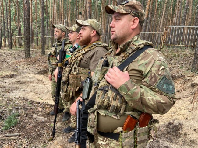 Волинські поліцейські-добровольці отримали відзнаки в зоні бойових дій. ФОТО