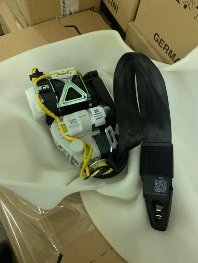 На «Ягодині» у бусі знайшли незадекларовані автозапчастини. ФОТО