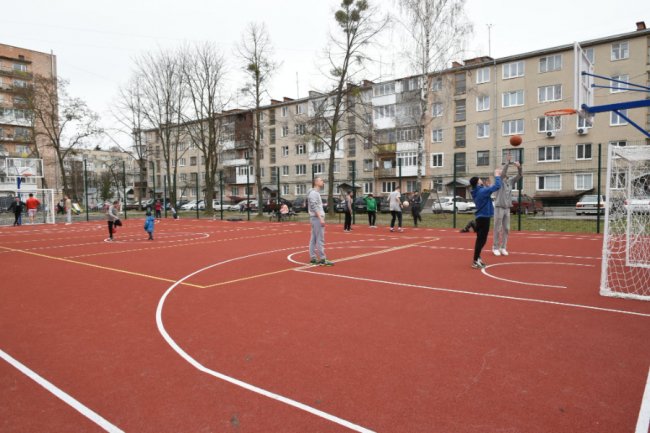 У Луцьку відкрили три мультифункціональні спортивні поля. ФОТО