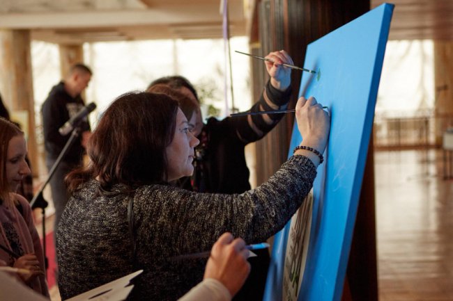 У Луцьку відкрили виставку картин жінок, які втратили коханих на війні