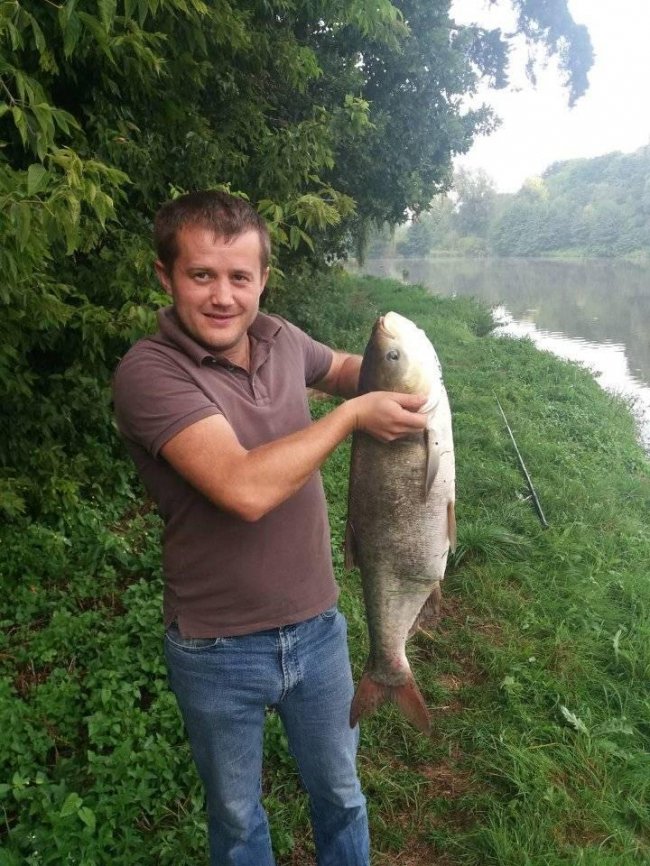 Рекордний улов: волинський атовець спіймав велетенську рибину. ФОТО