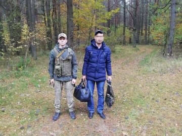 Волинські прикордонники затримали таджика, який через ліс пробирався до Польщі