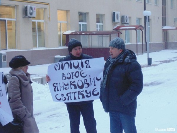 «Бандити і міліція – одна коаліція» - у Луцьку «тролять» управління МВС. ФОТО