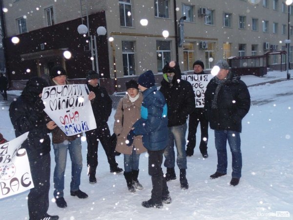 «Бандити і міліція – одна коаліція» - у Луцьку «тролять» управління МВС. ФОТО