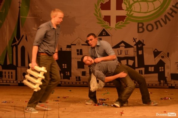 «Горохівський весільний лімузин, щоб розвернутися, їде в Луцьк», ‒ кавеенщики. ФОТО