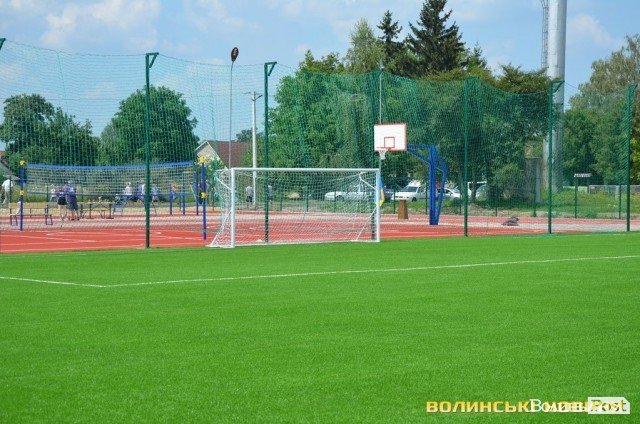 У селі  під Луцьком відкрили надсучасний стадіон. ФОТО