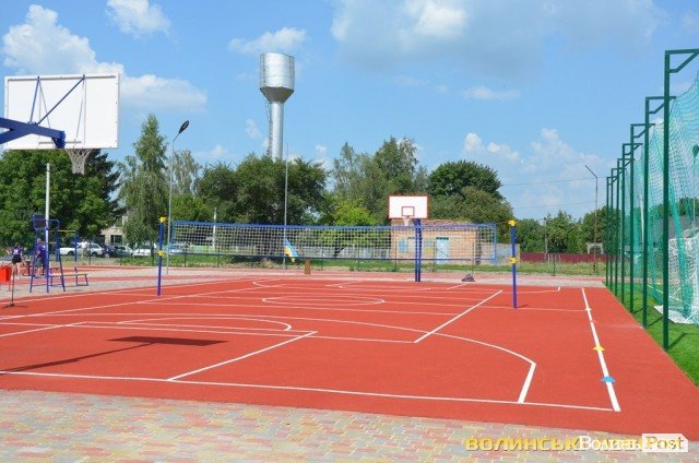 У селі  під Луцьком відкрили надсучасний стадіон. ФОТО
