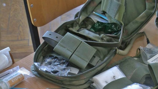 У Волинському медінституті збирають військові аптечки