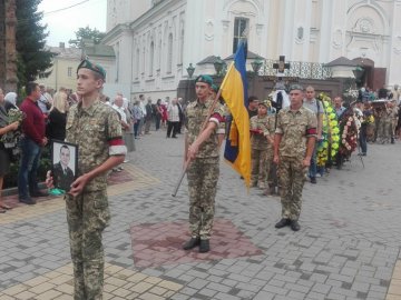 Луцьк прощається з загиблим Героєм. ФОТО