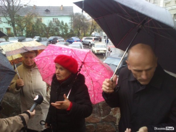 Мерію Луцька пікетують. ФОТО