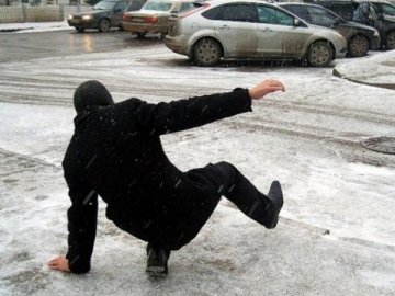 Обережно, ожеледиця: волинян попереджають про складні умови на дорогах