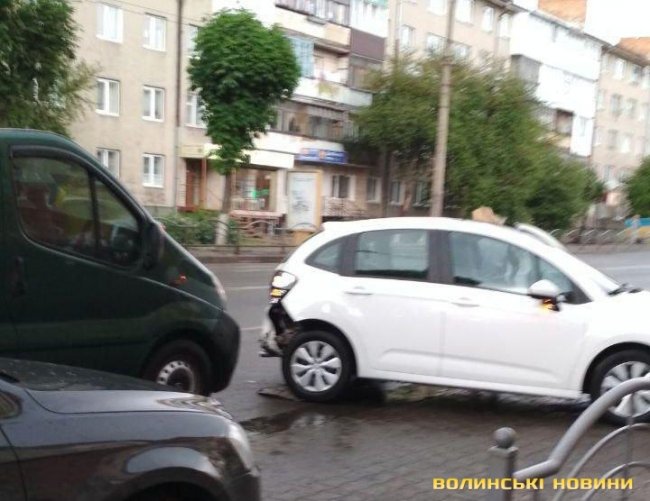 Біля моста на Перемоги – аварія