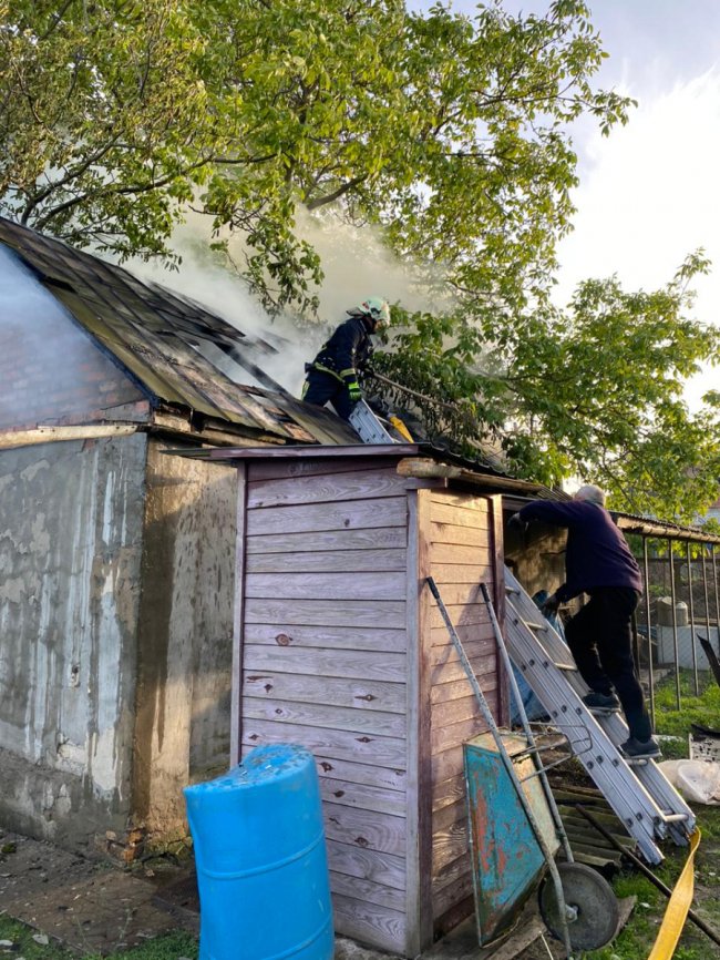 У Луцьку рятувальники відкрили двері у квартиру, де господарі залишили каструлю на вогні