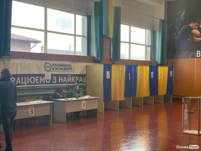 Дуже низька явка: як у Луцьку проходить другий тур виборів на одній із дільниць