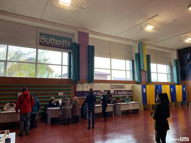 Дуже низька явка: як у Луцьку проходить другий тур виборів на одній із дільниць