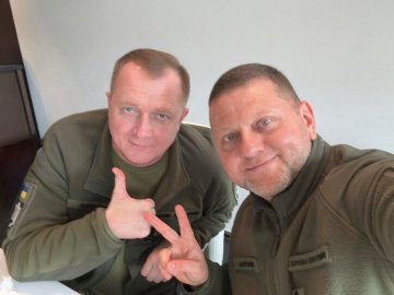 «Нам ще буде дуже важко, але точно вже ніколи не буде соромно»: Залужний оприлюднив фото з Шапталою 