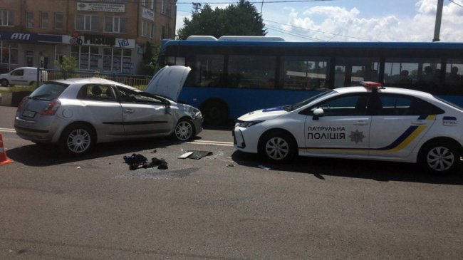 На Рівненській у Луцьку – аварія: зіткнулися дві автівки