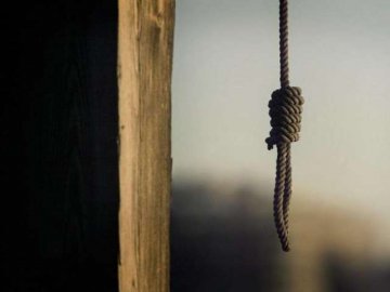 На Волині виявили повішеного чоловіка