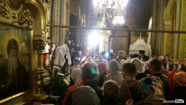 Луцьк - з Благодатним вогнем. ФОТО