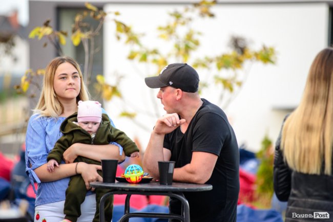 Лаундж-зона, розваги і подарунки: «Інвестор» влаштував грандіозне знайомство сусідам на «Юпітері». ФОТО*