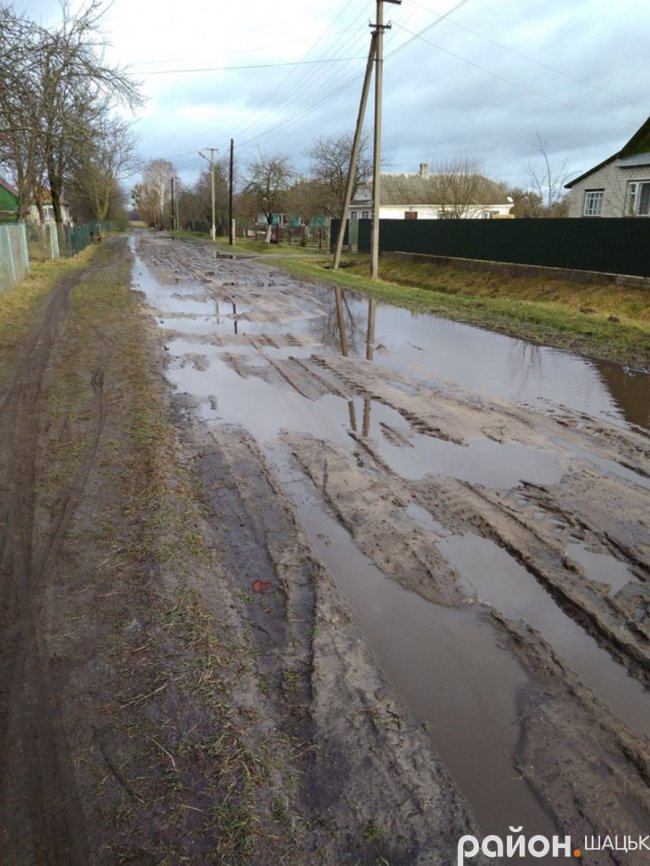 Суцільне випробування: дорога на Волині перетворилась на болото