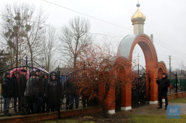 Церковний конфлікт між УПЦ (МП) і ПЦУ у Володимирі: поліція опечатала храм. ФОТО. ВІДЕО