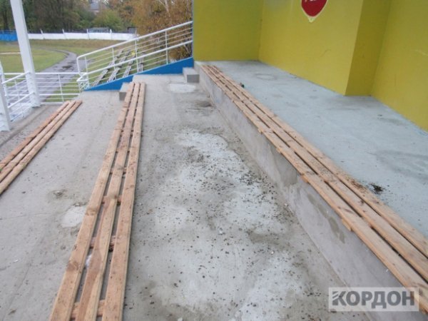 У Любомлі вболівальники загидили стадіон. ФОТО