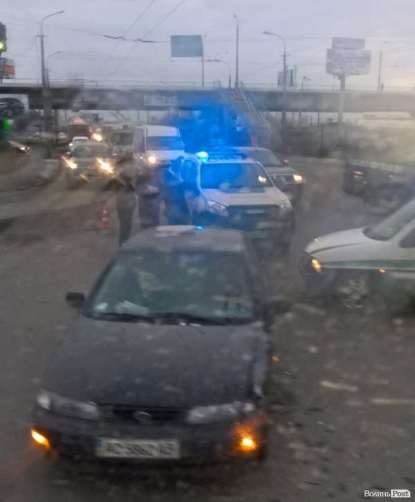 Аварія біля «Юванта»: зіткнулися KIA і Рeugeot