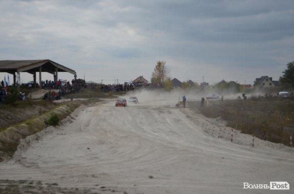 Під Луцьком змагалися автогонщики. ФОТО