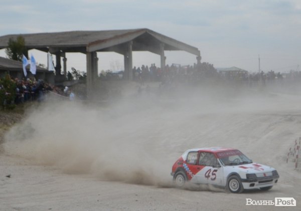 Під Луцьком змагалися автогонщики. ФОТО