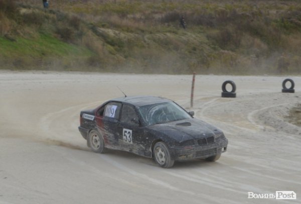 Під Луцьком змагалися автогонщики. ФОТО