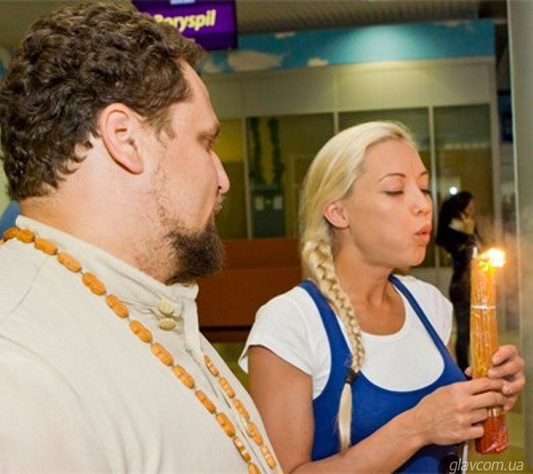 Як зустрічали Благодатний вогонь в Україні. ФОТО. ВІДЕО