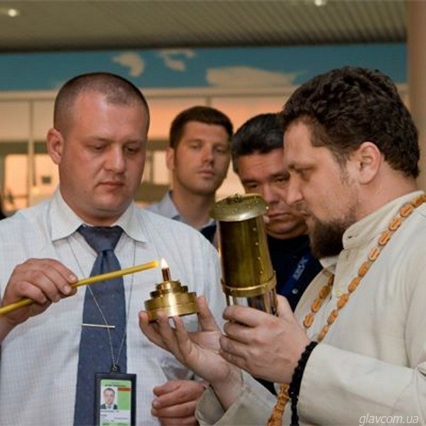 Як зустрічали Благодатний вогонь в Україні. ФОТО. ВІДЕО